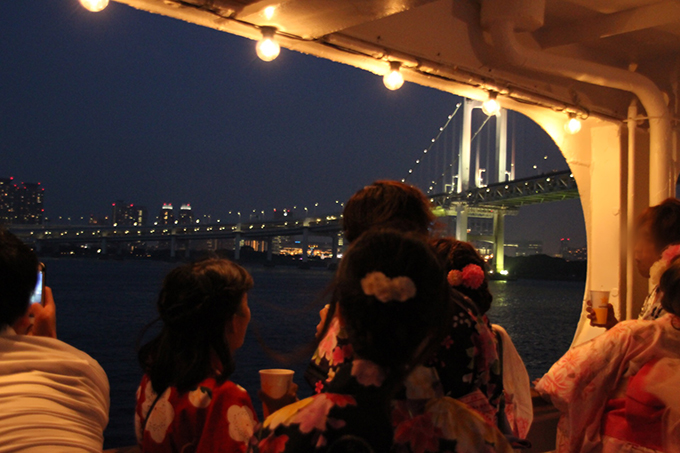 東京湾の上は飲めや踊れの大騒ぎ 東京湾納涼船スタート ニッポン放送 News Online