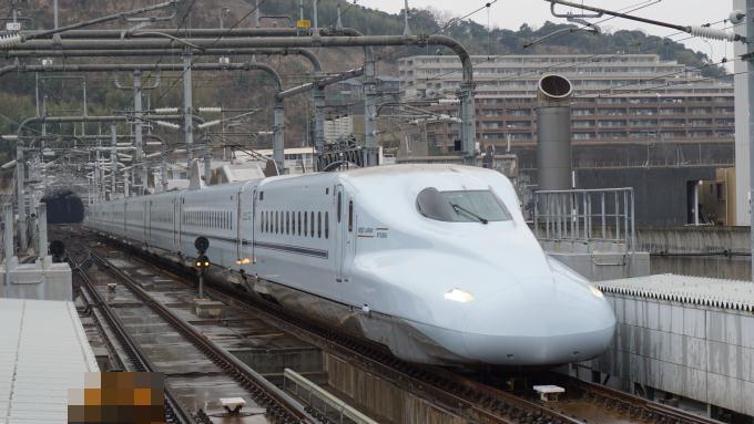 終点・鹿児島中央駅に到着する九州新幹線N700系