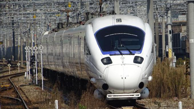 博多～長崎間を走る885系電車・特急「かもめ」
