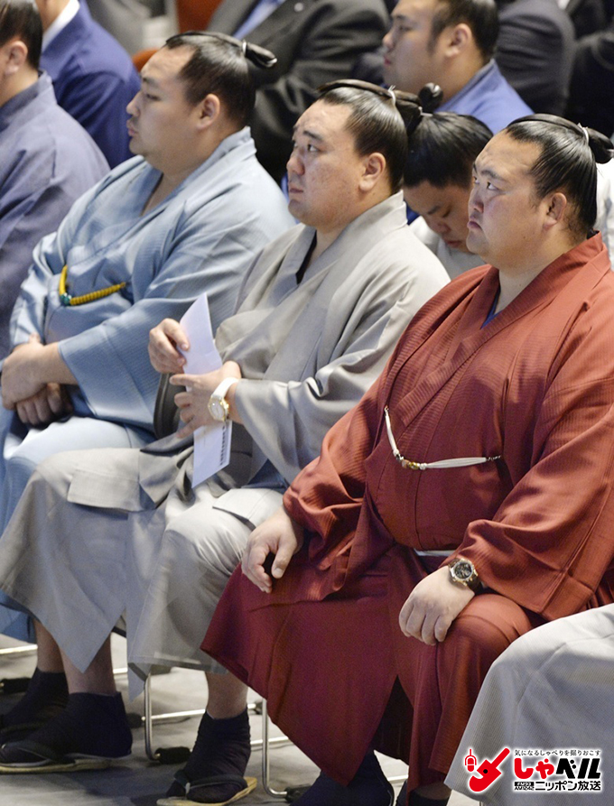 日本相撲協会の研修会に出席した横綱稀勢の里関（右端）ら＝2017年4月27日、東京・両国国技館　写真提供：共同通信社