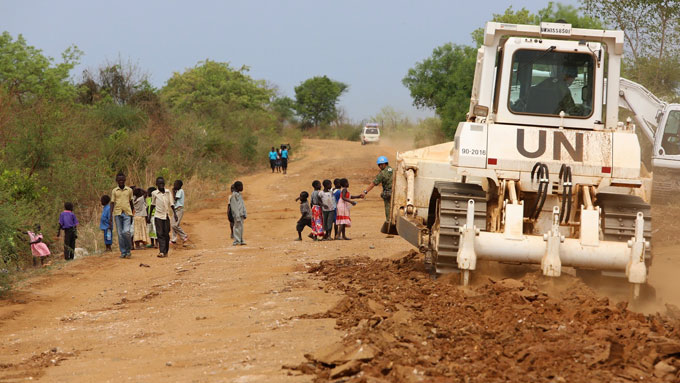 国連南スーダン共和国ミッション(ジュバ～イエイ間基幹道路補修)20130710　陸上自衛隊HPより