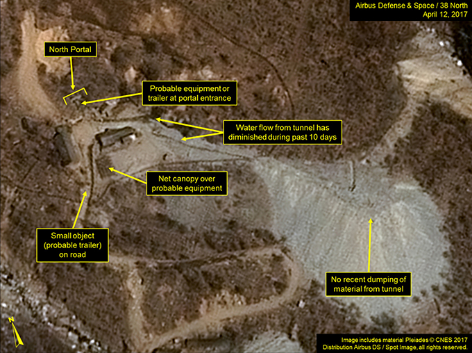 20170412に撮影された北朝鮮･豊渓里の核実験場北側坑道入り口(左上)周辺の人工衛星画像［Airbus DS/38 North提供･時事］　写真提供：時事通信