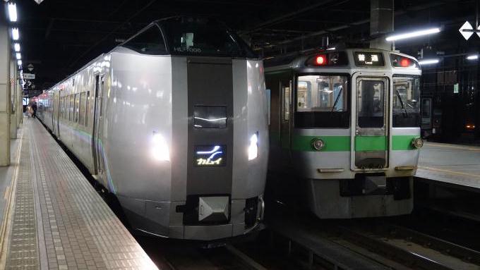 789系・特急「カムイ」と721系・普通列車