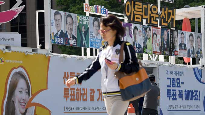 【韓国大統領選挙】ソウル市内に掲示されている各候補のポスター=20170507午前韓国ソウル　写真提供：産経新聞社