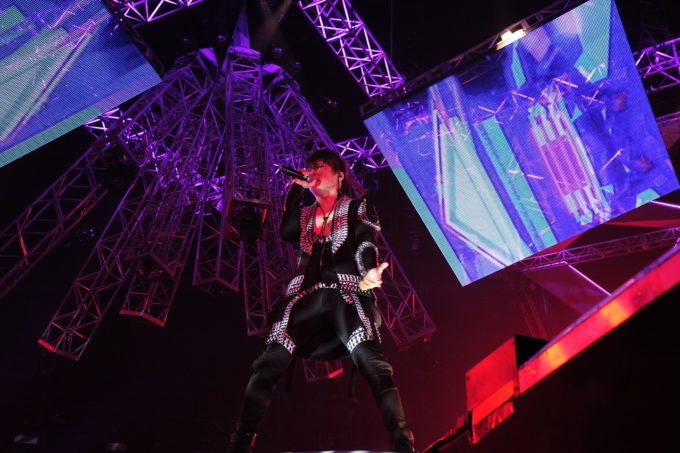 T.M.Revolutionさいたまスーパーアリーナ記念公演のオープニングに、水樹奈々がサプライズ出演!!