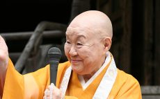 相手に執着すれば独占欲が強くなる【瀬戸内寂聴「今日を生きるための言葉」】第331回