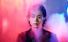 菅田将暉、新曲「呼吸」MV公開！ワンカット撮影で表現したラブソング！