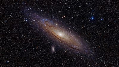 隣のアンドロメダ銀河まで光の速さでどれくらい?