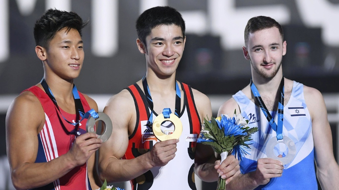 体操世界選手権で種目別跳馬でも「金」3つのメダルを獲得　男子体操・白井健三
