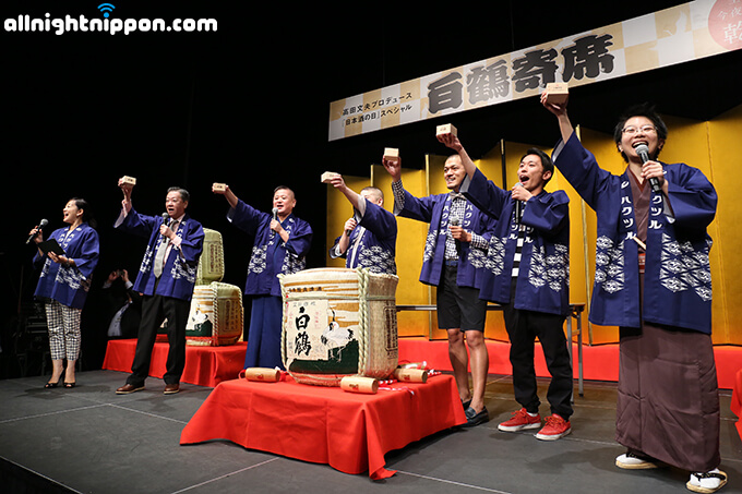 10月1日「日本酒の日」を記念して、高田文夫・カミナリらが450人の観客と乾杯！