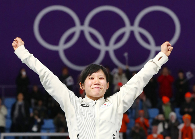 高木美帆 スピードスケート 女子 1,500m 銀メダル 表彰台