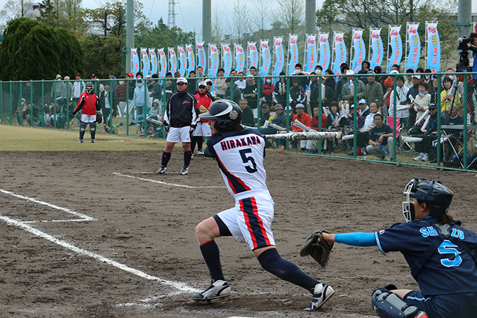 私達は支援企業と地域の皆さんの応援でソフトボールができるので・・–大垣ミナモ・平川穂波選手-