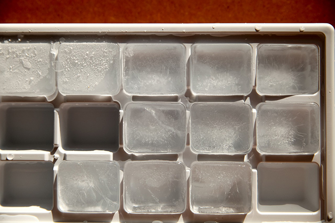 冷蔵庫の雑学①　自動製氷機で氷ができるまでの仕組み