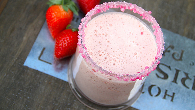 いちご牛乳は存在しない？ いちご“ミルク”や“オ・レ”な理由 – ニッポン