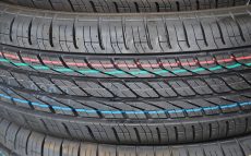 タイヤの溝・トレッドパターンの形と性質　あなたのタイヤは何型？