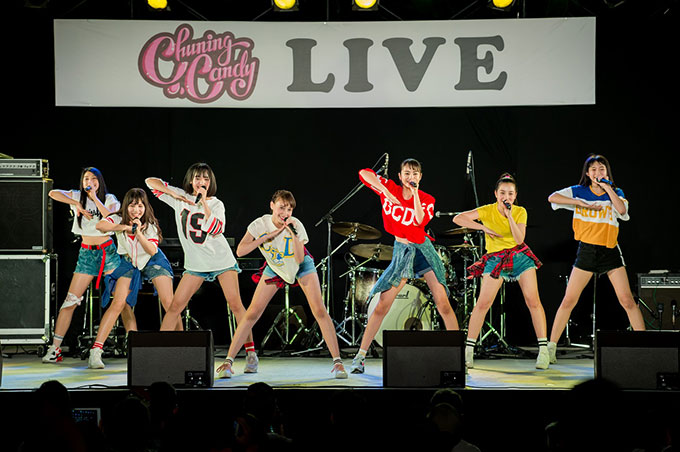 沖縄出身の7人組“チューニングキャンディー” 地元でのライブステージに登場！