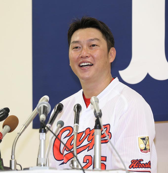 プロ野球 広島 引退 表明 広島 カープ 新井貴浩 マツダスタジアム 新井