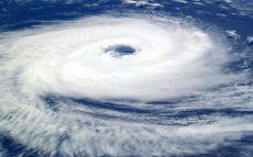 非常に強い勢力の台風21号、西日本を直撃か