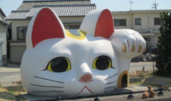 愛知県常滑市は縁起が良い招き猫の町