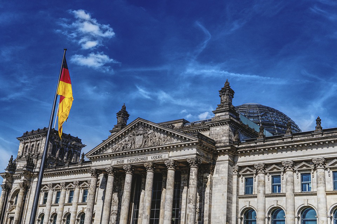 メルケル首相 メルケル ドイツ 大敗 難民 ドイツのための選択肢 AFD 選挙 バイエルン