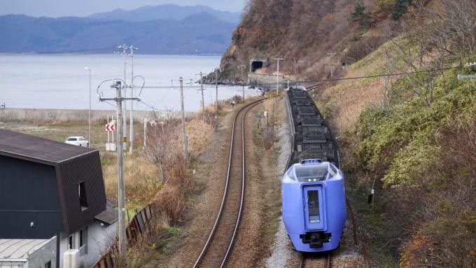 洞爺駅「鮭めし」(1,000円)～海見て、山見て、駅弁で人の温もりを感じる、特急「スーパー北斗」の旅