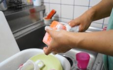 医師が解説　洗い物のときの“手荒れ予防”秘訣