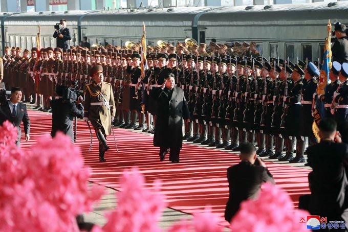 北朝鮮 金正恩 トランプ アメリカ 米朝 首脳会談 ベトナム ハノイ 階段 経済制裁