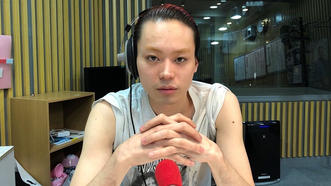 菅田将暉 変身 ドラマ撮影を終えド派手な 赤髪 に ニッポン放送 News Online