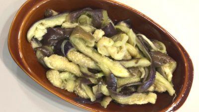 料理研究家リュウジ　爆速おかず「裂き茄子の白だし和え」