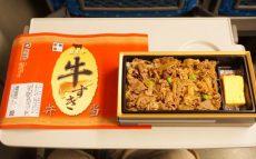 新富士駅「牛すき弁当」(900円)～急行「東海」の記憶が甦った懐かしさいっぱいの味！