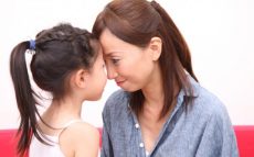 母と娘の心理関係～娘の人生に介入しがちな母親の心理とは？