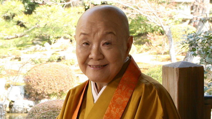 瀬戸内寂聴 幸せは笑顔が好きです。笑ってください – ニッポン
