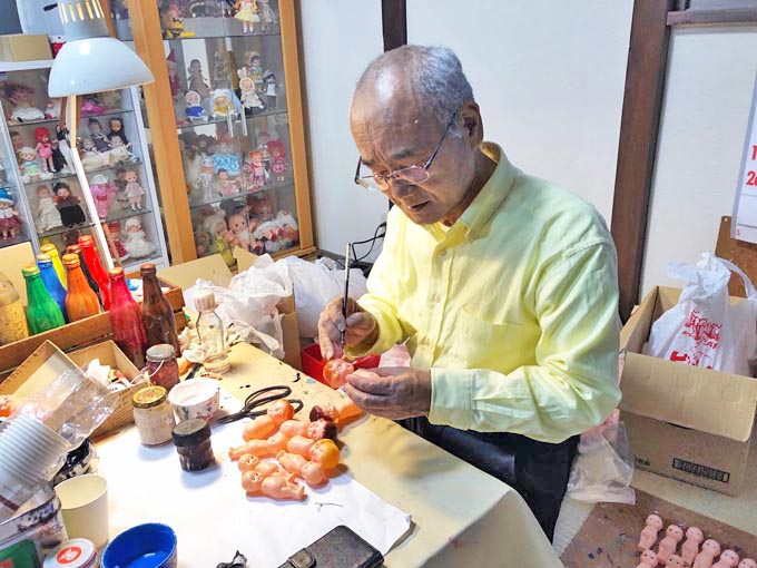 日本唯一のセルロイド人形職人～作り続ける「ミーコ」の魅力とは