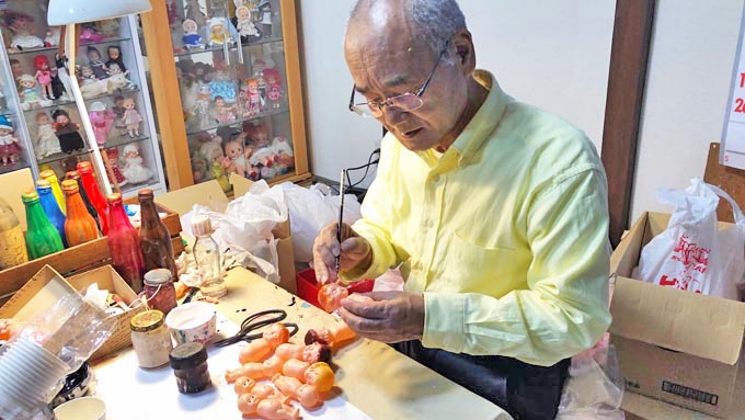 日本唯一のセルロイド人形職人～作り続ける「ミーコ」の魅力とは