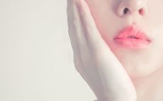 女性も男性も知っておきたい「プルンとした唇」を作るケアとは？