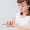 虫に刺されで爪でバッテンはダメ？　医師が回答