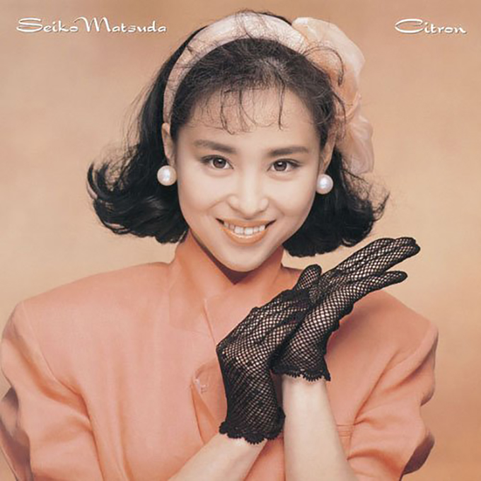1985年7月8日、松田聖子が12インチシングル「DANCING SHOES」で20作連続のオリコン1位を獲得～“聖輝の結婚”に花を添える