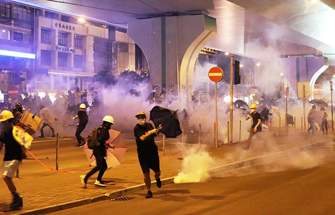 香港デモ隊を警察が強制排除～香港の動静を見ている台湾