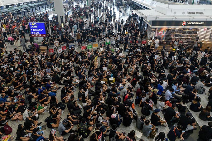 香港国際空港がデモで停滞～9月の「一帯一路サミット」まで混乱は続く