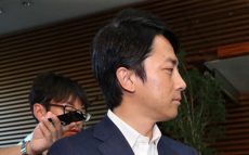 小泉進次郎大臣の“迷言”がネットで大喜利状態のワケ