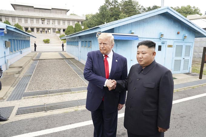 トランプ大統領と金委員長は相思相愛～求愛をどう喝で示す北朝鮮
