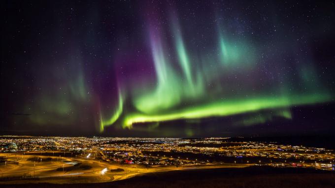 アイスランドでオーロラを観たい！