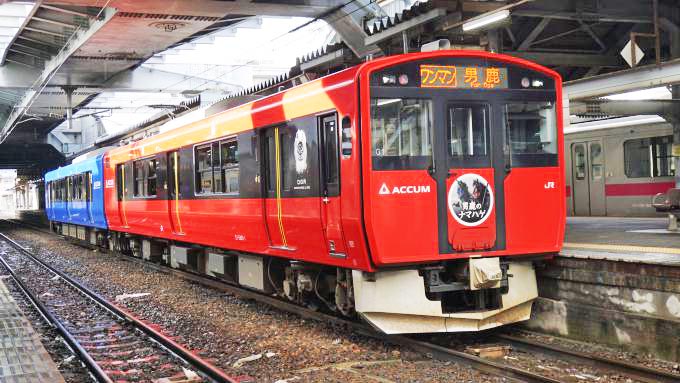 秋田駅「男鹿しょっつる塩焼きそば」(780円)～新型バッテリー電車と国鉄形気動車が共演する男鹿線！