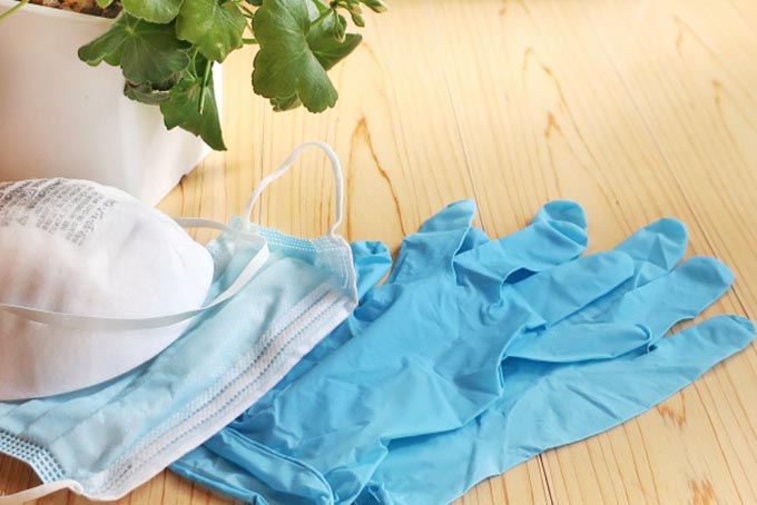新型コロナウイルスの感染予防に“使い捨て手袋”が有効