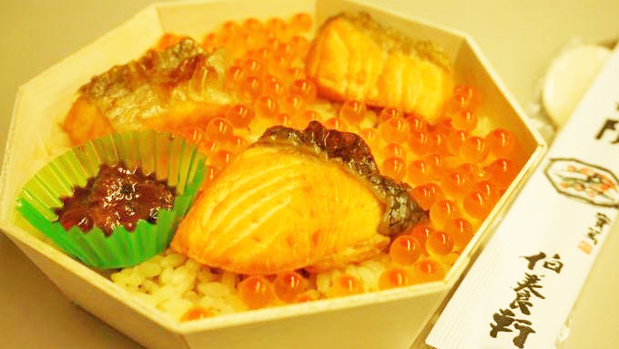 仙台駅「鮭はらこめし」(1350円)～常磐線の旅のお供にふさわしい郷土料理！
