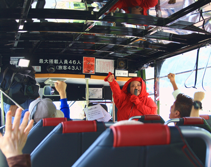 水陸両用の『忍者バス』で、くノ一が箱根・芦ノ湖を案内？