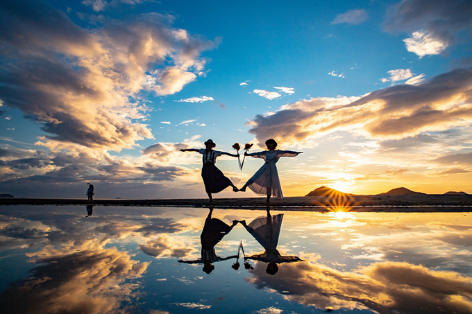日本のウユニ塩湖？ 香川県三豊市の絶景スポット「天空の鏡」