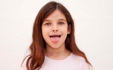 健診で舌を見るのは何のためなの？　医師が回答