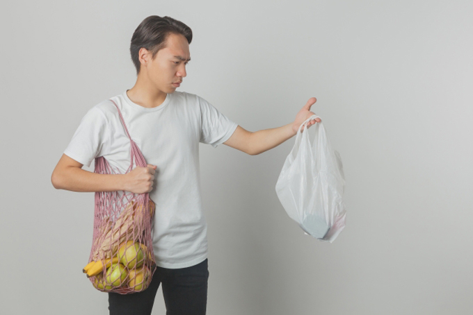 レジ袋「有料」の店で傘袋が「無料」の違和感～辛坊治郎が環境問題の本質を抉る