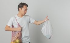 レジ袋「有料」の店で傘袋が「無料」の違和感～辛坊治郎が環境問題の本質を抉る
